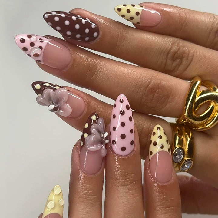 Elegant artificial nails with floral and geometric accents Bowlift