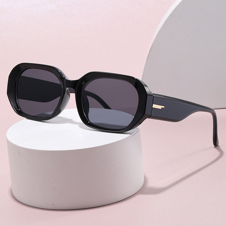 Women’s fashionable geometric sunglasses with robust design Bowlift