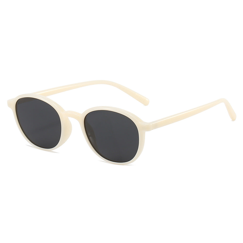 Ladies fashionable sunglasses in classic oval design Bowlift