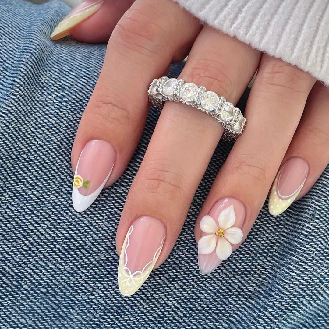 Decorative Press-On Nail Art Bowlift