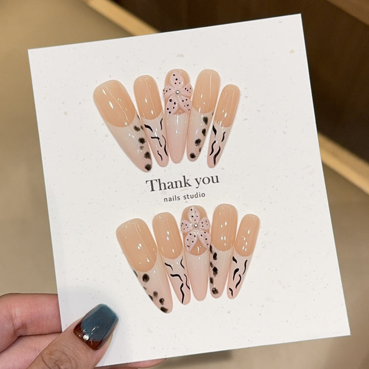 Elegant artificial nails with flower and animal design Bowlift