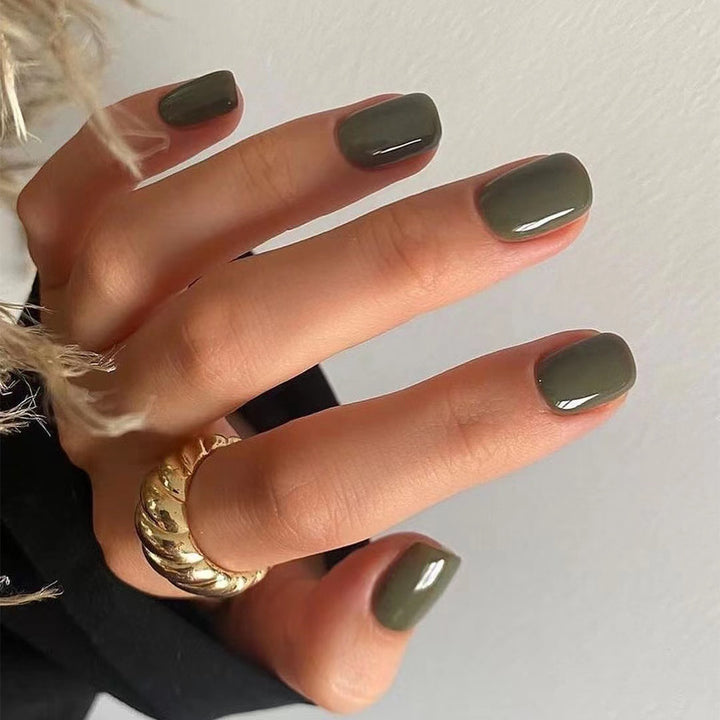 Elegant Nail Art with Gloss Finish Bowlift