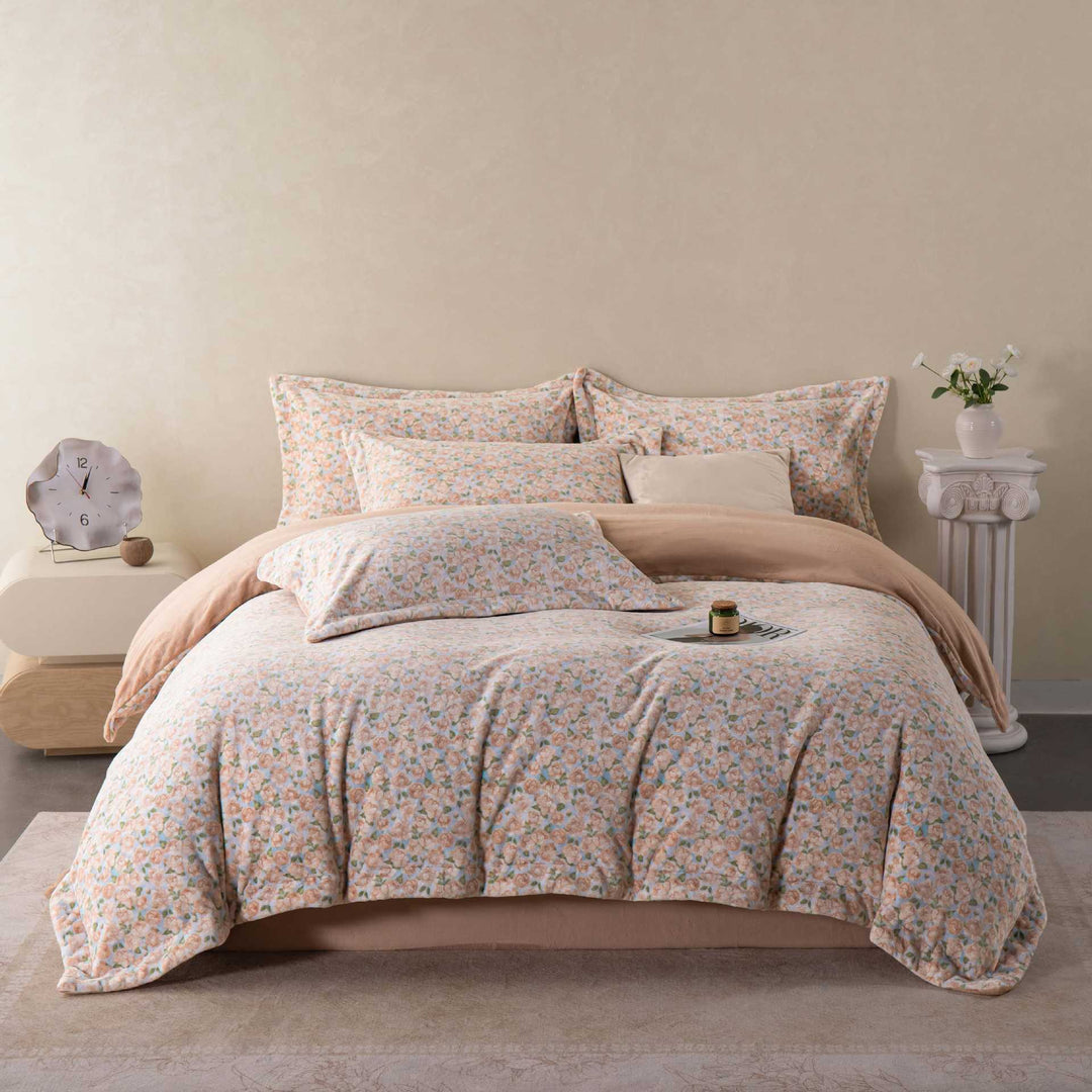 Linen bedding set with stonewashed structure and light cotton blend