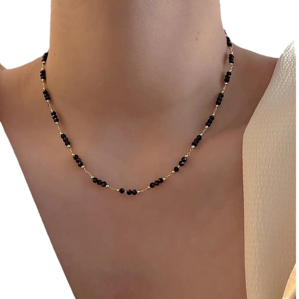 Delicate and Stylish Necklace with Sparkling Pearls Bowlift