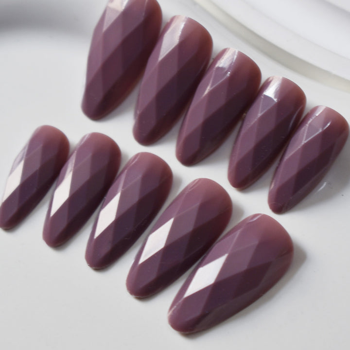 Premium Glossy Diamond-Shaped Press-On Nails Bowlift
