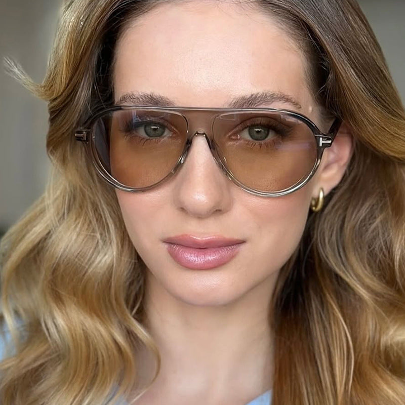 Ladies stylish sunglasses in aerodynamic design Bowlift