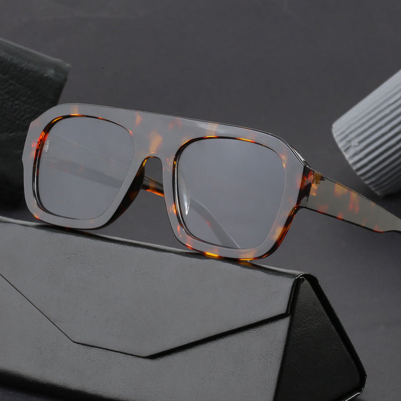 Ladies oversized square sunglasses with modern design Bowlift