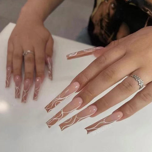 Stylish artificial nails with elegant patterns Bowlift