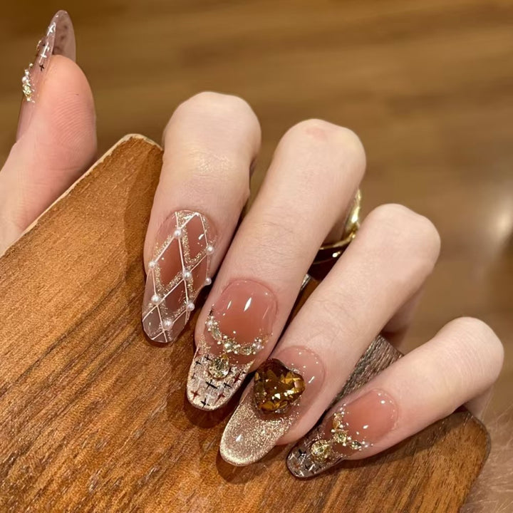 Glamorous Decorative Press-On Nail Set Bowlift