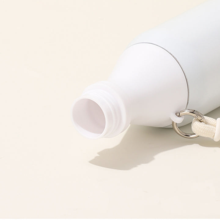 Women's insulated water bottle with practical carrying strap Bowlift
