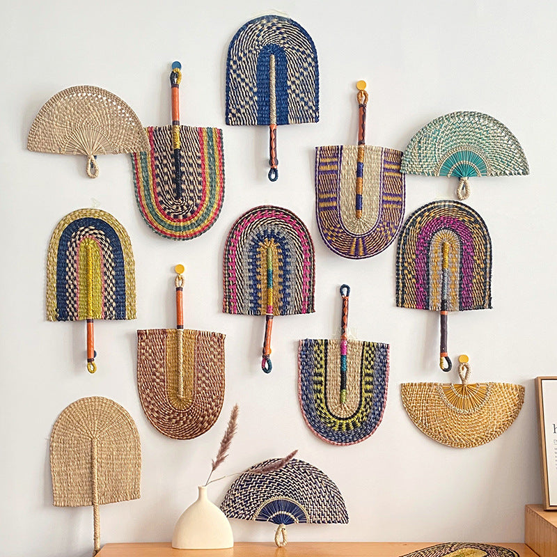 Handcrafted fan made of woven seagrass Bowlift