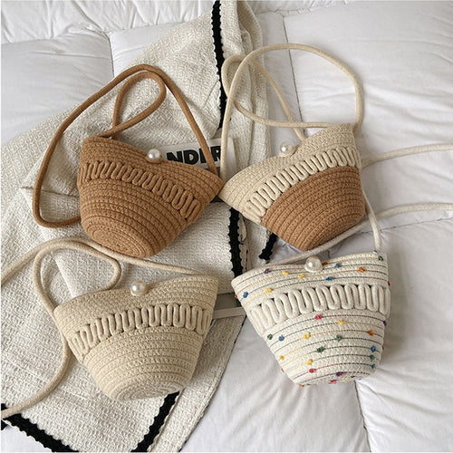 Playful Crossbody Bag Made of Braided Material Bowlift