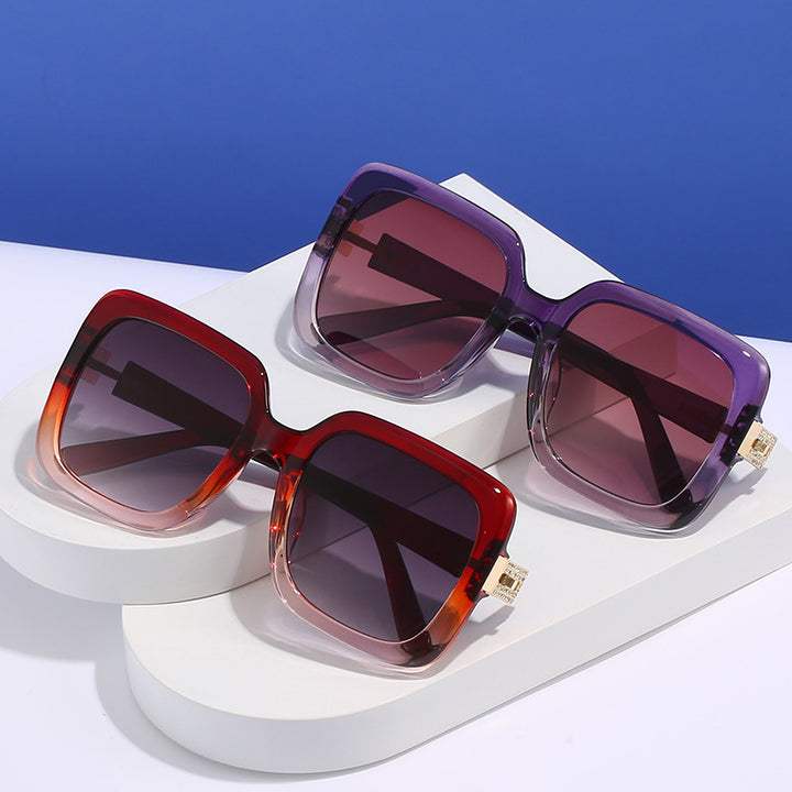 Women's elegant oversized sunglasses with luxurious metal accents Bowlift