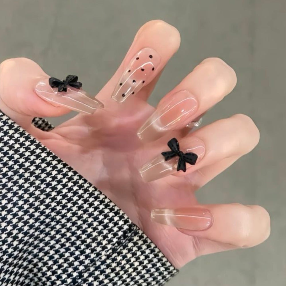 Fashionable Nail Art Bowlift