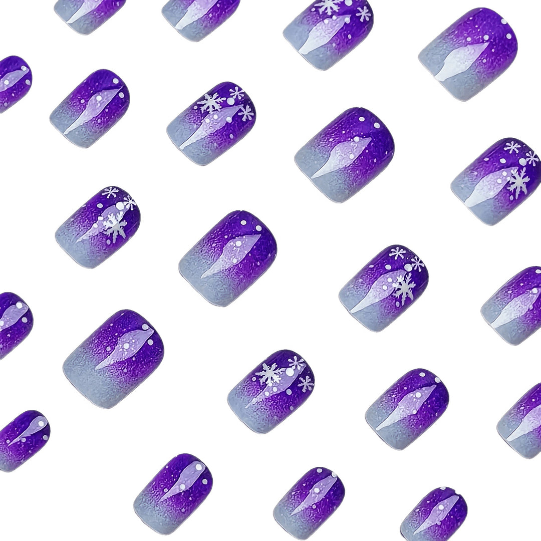 Glittering artificial nails with snowflake design Bowlift