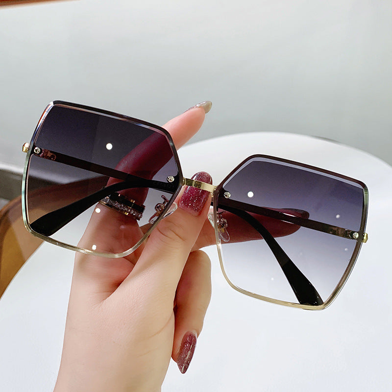 Ladies fashionable square sunglasses with polarized lenses Bowlift