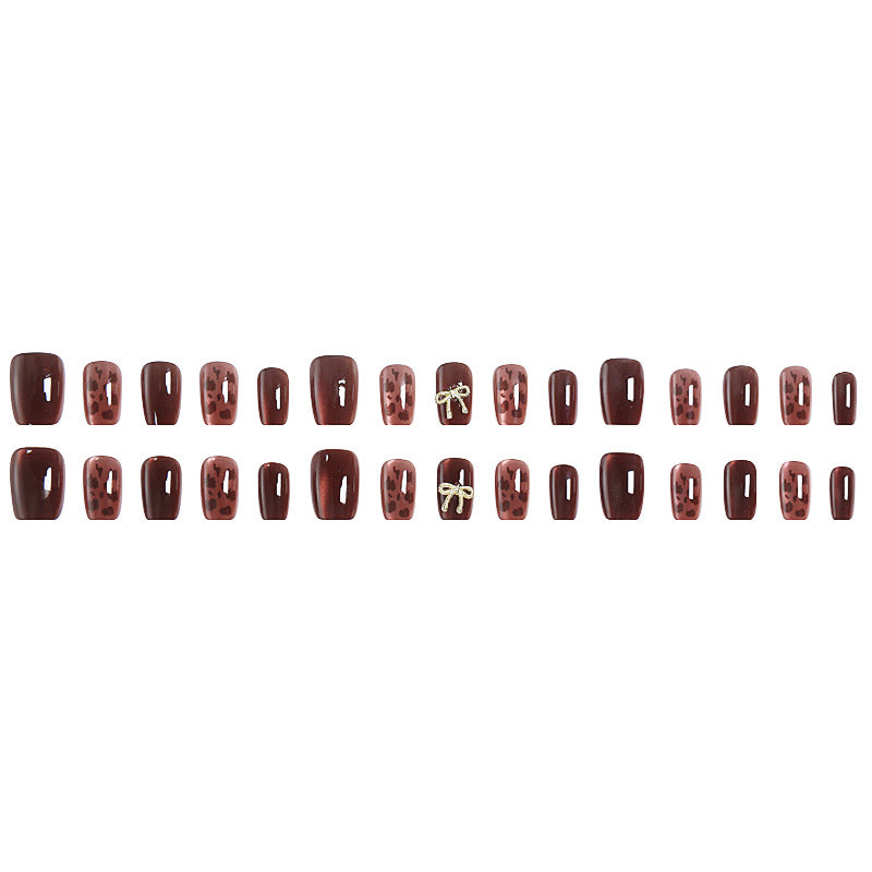 Nail set with elegant leopard pattern and luxurious accents Bowlift