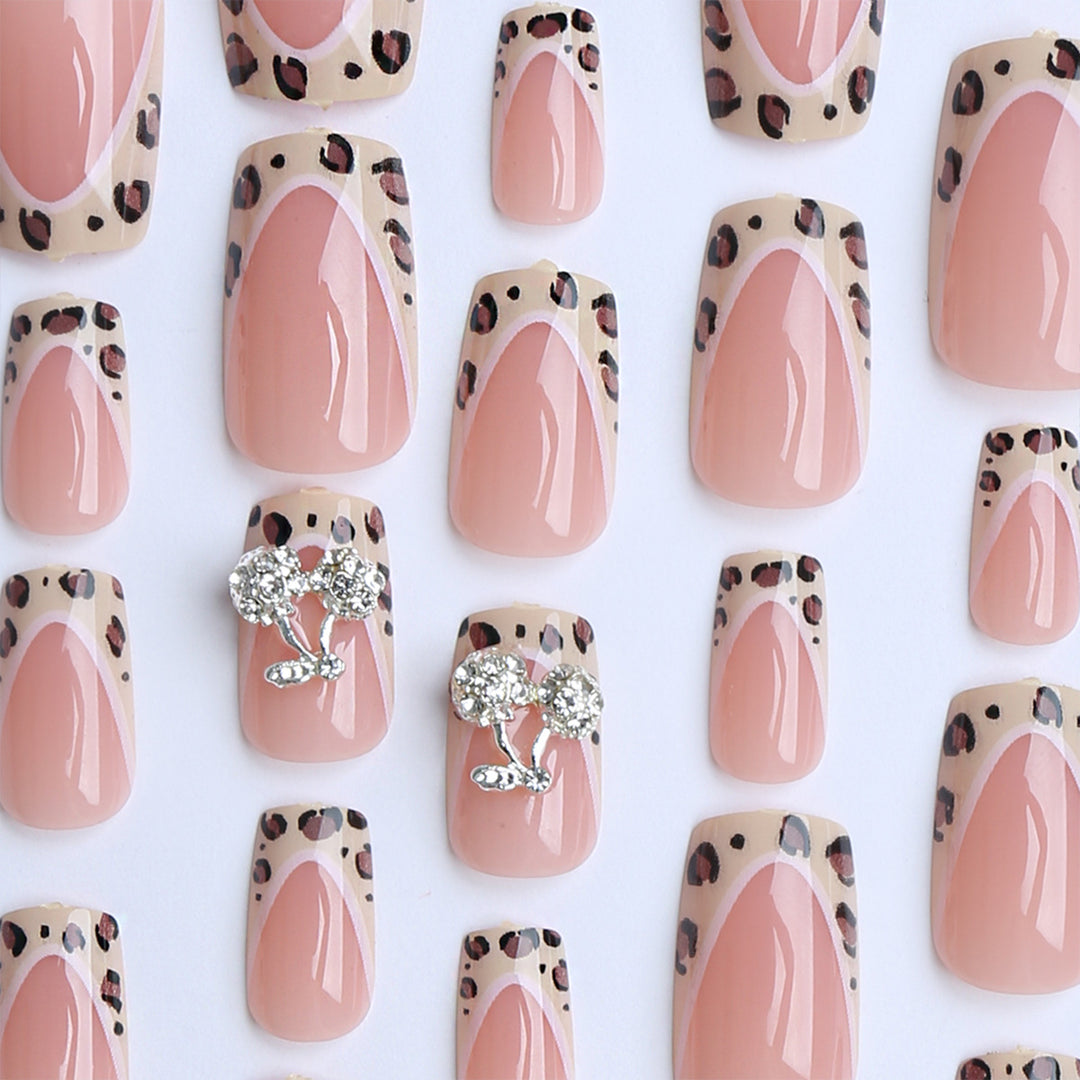 Artificial Nails with Elegant Animal Pattern and Glitter Details Bowlift