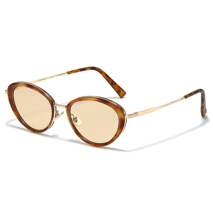 Retro-Inspired Cat-Eye Sunglasses with Tortoise Shell Accents Bowlift