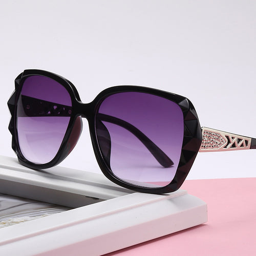 Ladies sunglasses in luxurious glamour style Bowlift