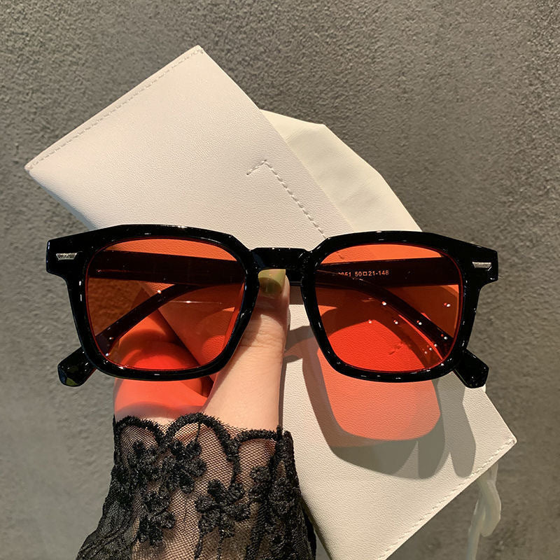 Ladies stylish sunglasses with striking frame Bowlift