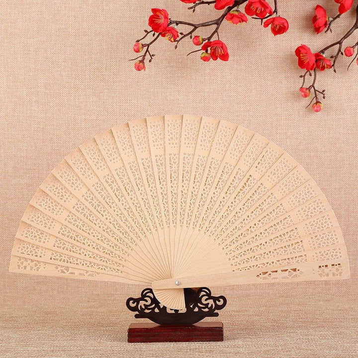 Women's handcrafted fan Bowlift