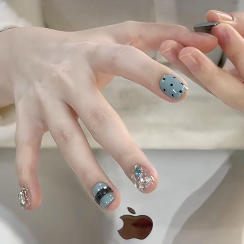 Decorative Press-On Nail Set with Glittery Accents Bowlift
