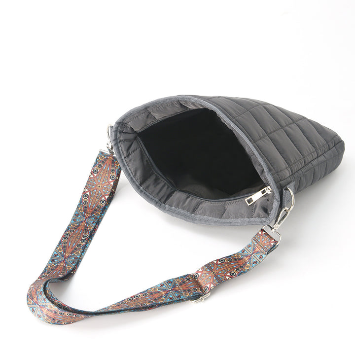 Fashionable shoulder bag with square quilted pattern Bowlift