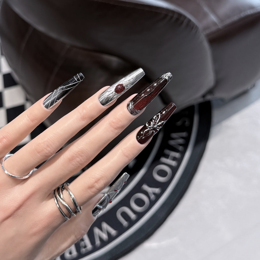 Decorative Press-On Nail Art Set with Chic Metallic Accents Bowlift
