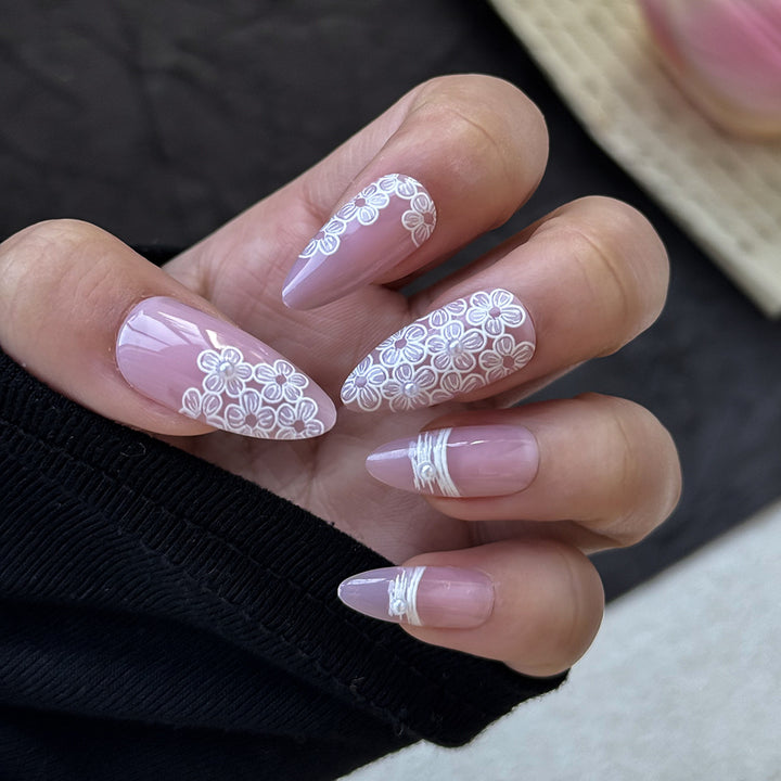 Elegant Floral-Accent Press-On Nails Bowlift