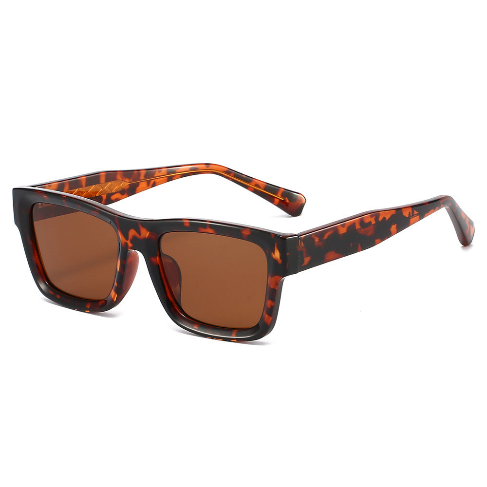 Women's sunglasses in an urban, angular design with metallic accents Bowlift