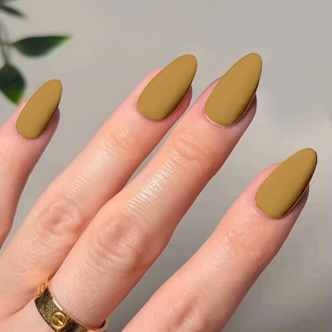 Artful stiletto nails in matte design Bowlift