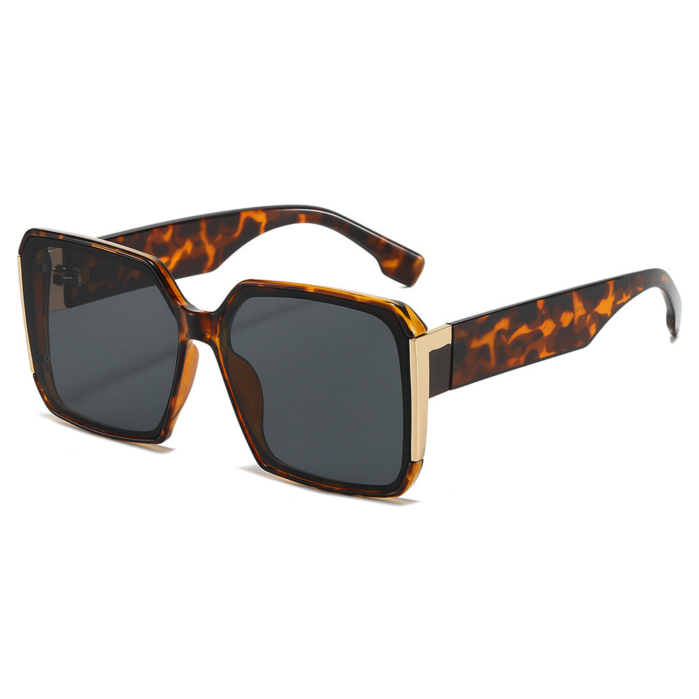 Women's fashionable sunglasses with elegant accents Bowlift
