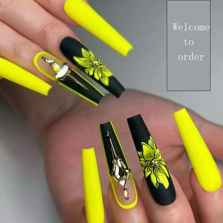 Artificial nail set with glamorous 3D decorations and detailed flower illustration Bowlift