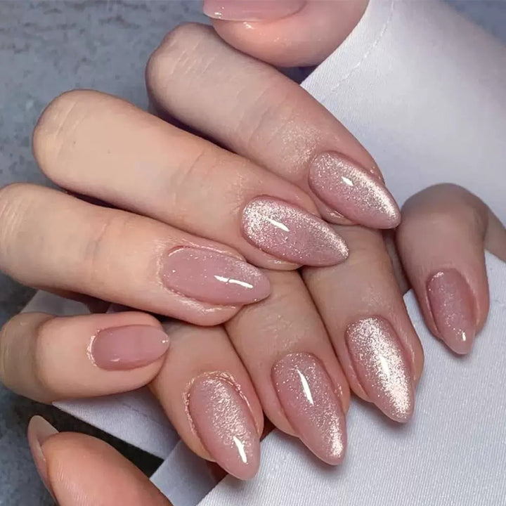 Artificial nail set with glamorous high gloss and elegant tips Bowlift