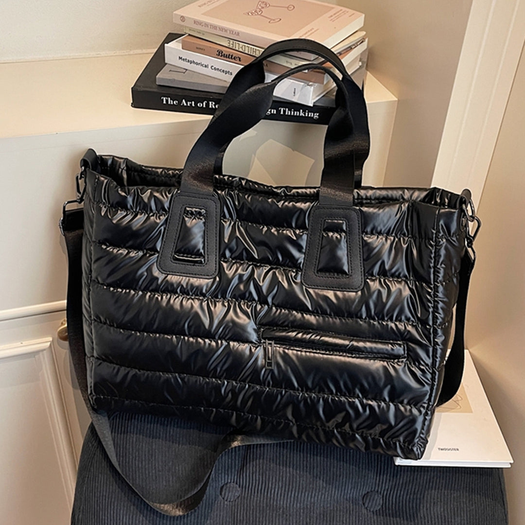 Leisure bag with padded interior and removable shoulder strap Bowlift