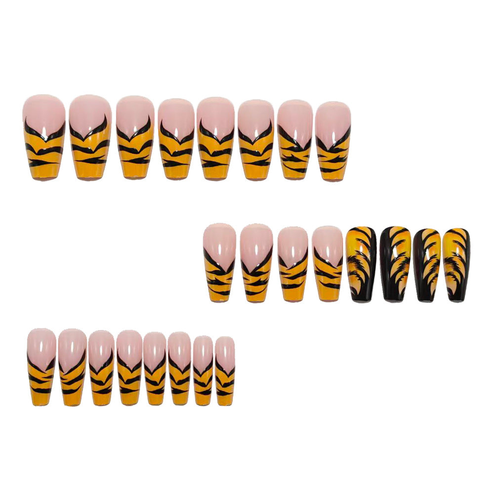 Artificial nail with Tiger Design Bowlift