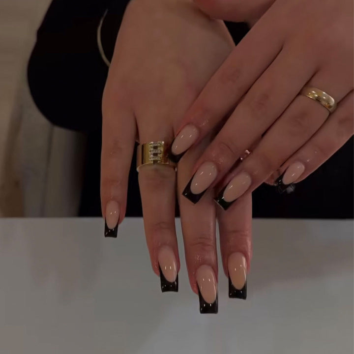 Artificial nail tips with modern design and stylish accents Bowlift