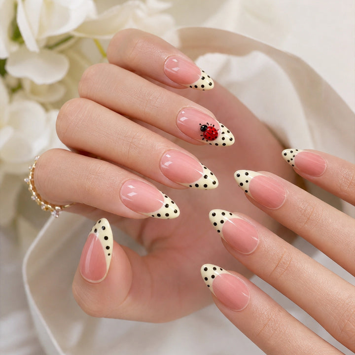 Chic Pointed Press-On Nail Set Bowlift