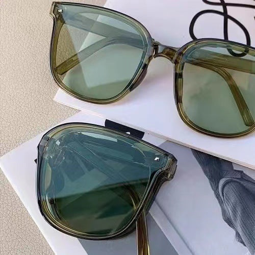 Ladies trendy sunglasses with unique facet frame Bowlift