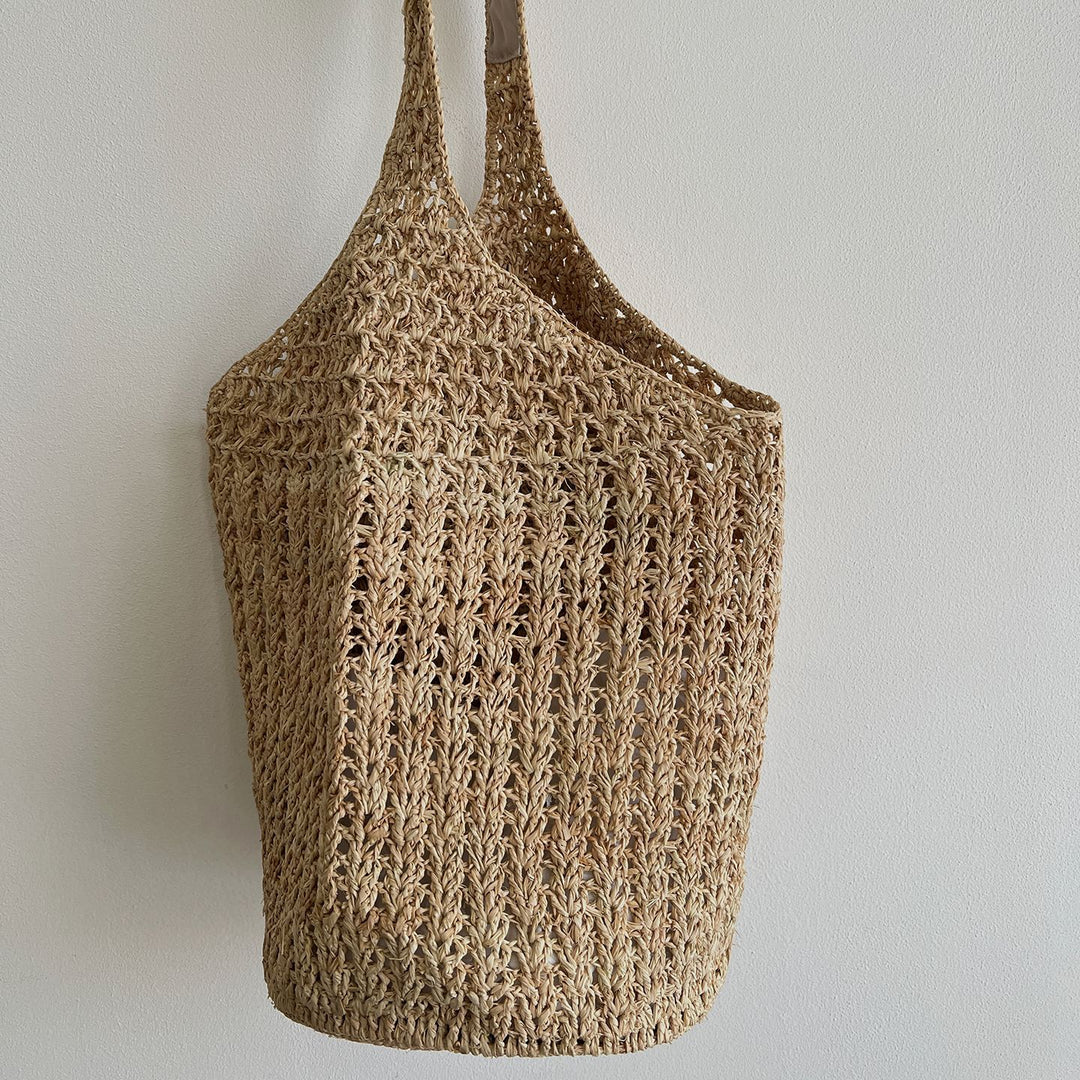 Handmade straw bag with fashionable striped pattern Bowlift