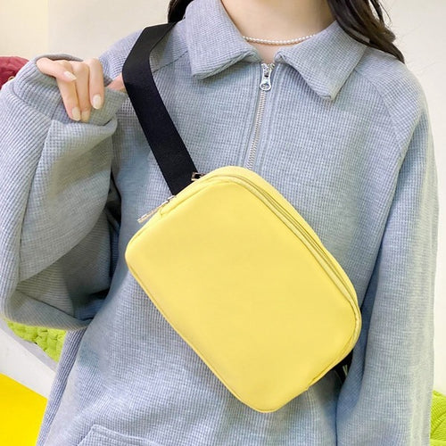 Fashionable fanny pack in minimalist form Bowlift