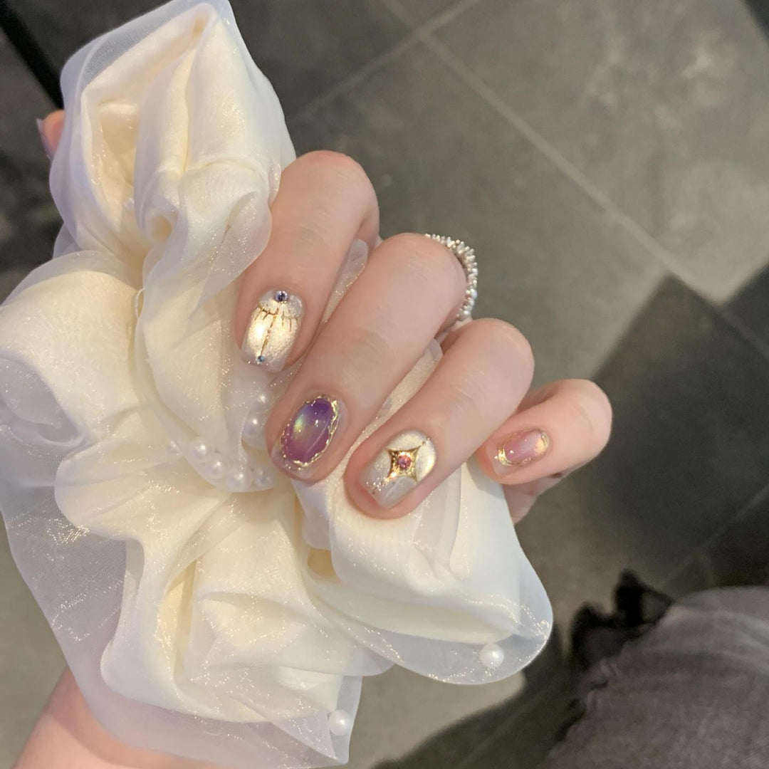 Elegant Artificial Nail Set with Glamorous Rhinestone and Glitter Details Bowlift