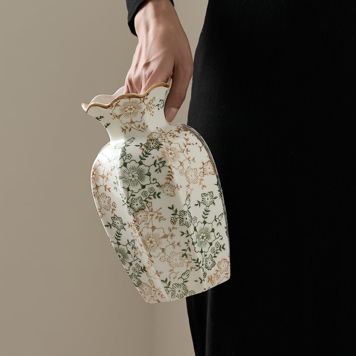 Elegant ceramic vase with floral pattern Bowlift