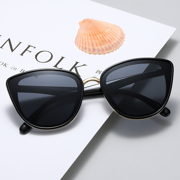 Women Cat-Eye Sunglasses with Transparent Frame and UV Protection Bowlift