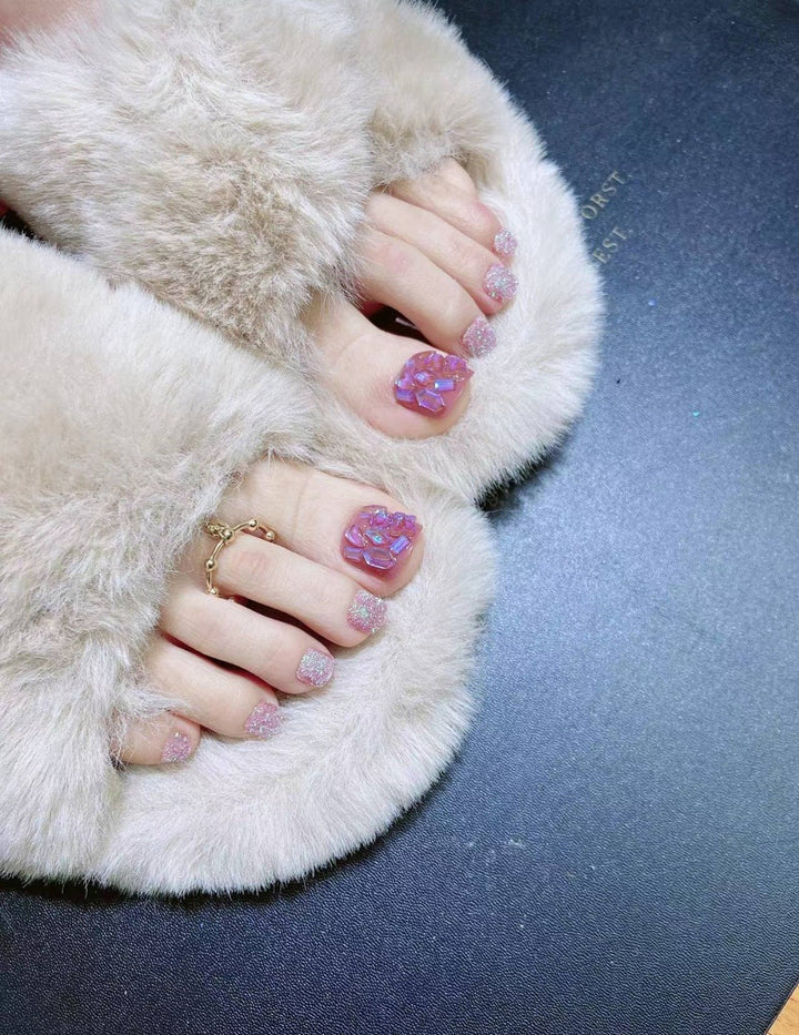 Artful house shoe nail art Bowlift