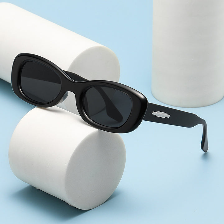 Women's fashionable sunglasses with oval frame shape and UV protection Bowlift