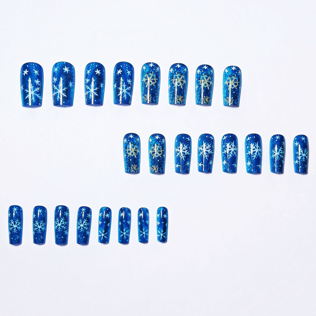 Artificial nails with shimmering winter design Bowlift