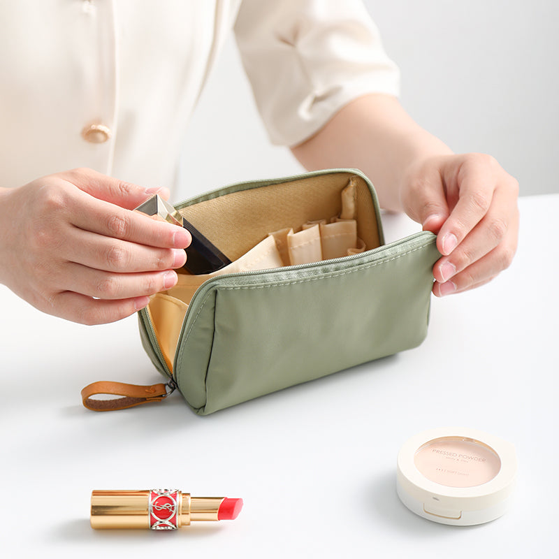 Practical Cosmetic Bag Bowlift