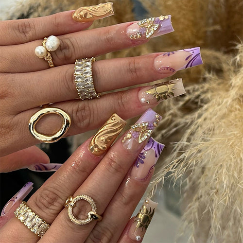 Artificial nail set with delicate flower and glitter accents Bowlift